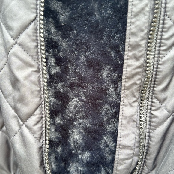 Columbia Women’s quilted lined warm jacket - Picture 2 of 3